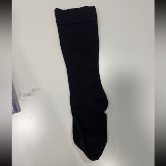 Sigvaris Women's Knee High Black 20-30mmHg Compression Socks. Two pairs.Size LS - Picture 8 of 9